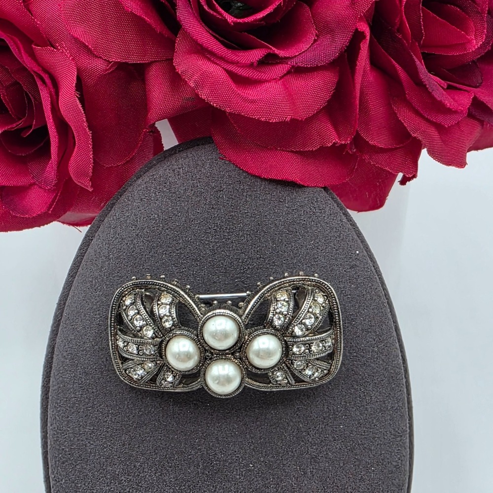 Sparkling Pearl Bow Brooch Crystal Accents Vintage Style Silver Tone Women's Pin